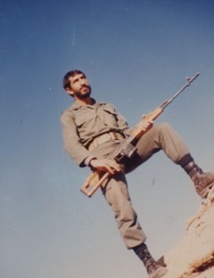 هر روز معرفی یک شهید؛ شهید یزدانپناه را بهتر بشناسید شهید یزدان پناه درسال ۱۳۴۴ در دهستان چین بخش لوداب از توابع شهرستان بویراحمد چشم به جهان گشود.