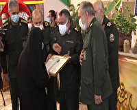 در گردهمایی فرماندهان دفاع مقدس اعطای درجه سرتیپی به ۳۳ خانواده شهید استان