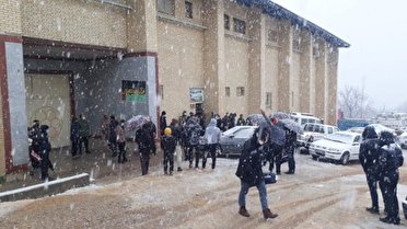 سی سخت؛ کندی روند خدمات رسانی با بارش باران و برف در مناطق زلزله زده