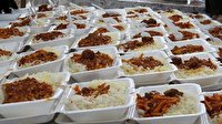 توزیع پنج هزار پرس غذای گرم بین زلزله زدگان سی سخت 