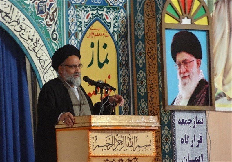 امام جمعه یاسوج: برخی لباس‌های در بازار ‌در شان و منزلت زن ایرانی نیست