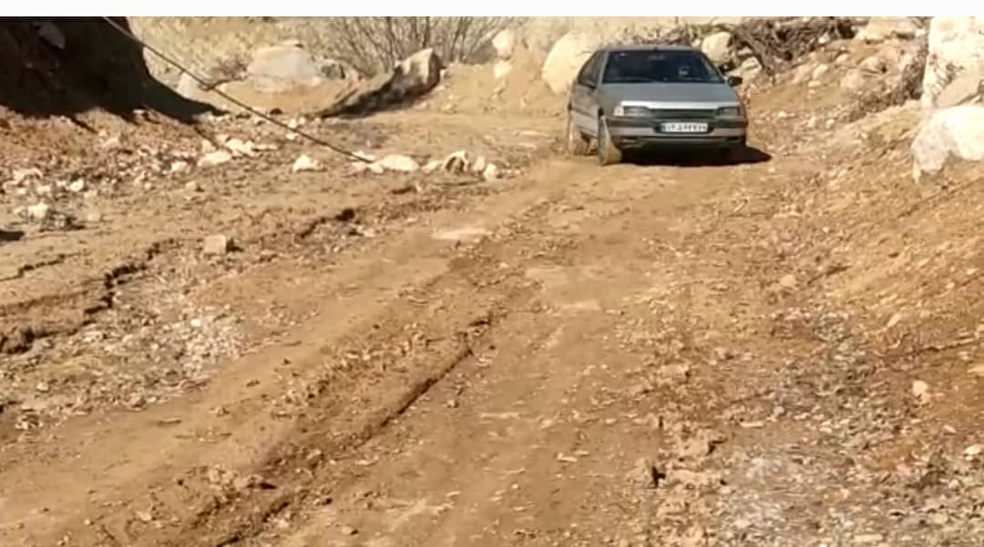 نبود جاده ارتباطی مناسب مهم‌ترین مشکل روستای چال شاهین شهرستان بویراحمد است 