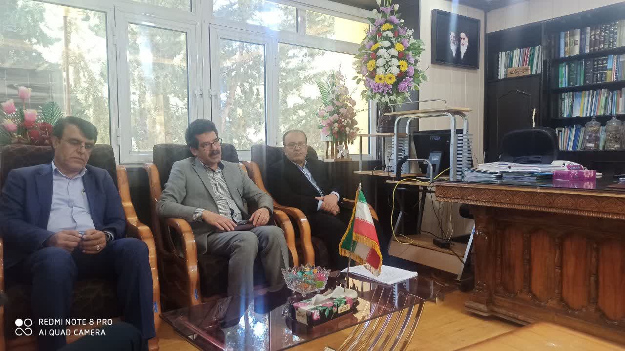 در نشست با مدیرعامل اتحادیه باغبانی کشور مطرح شدخرید توافقی سیب درختی درجه یک و صنعتی استان‌ کهگیلویه و بویراحمد در مناطق کاکان و سی‌سخت ودشتروم