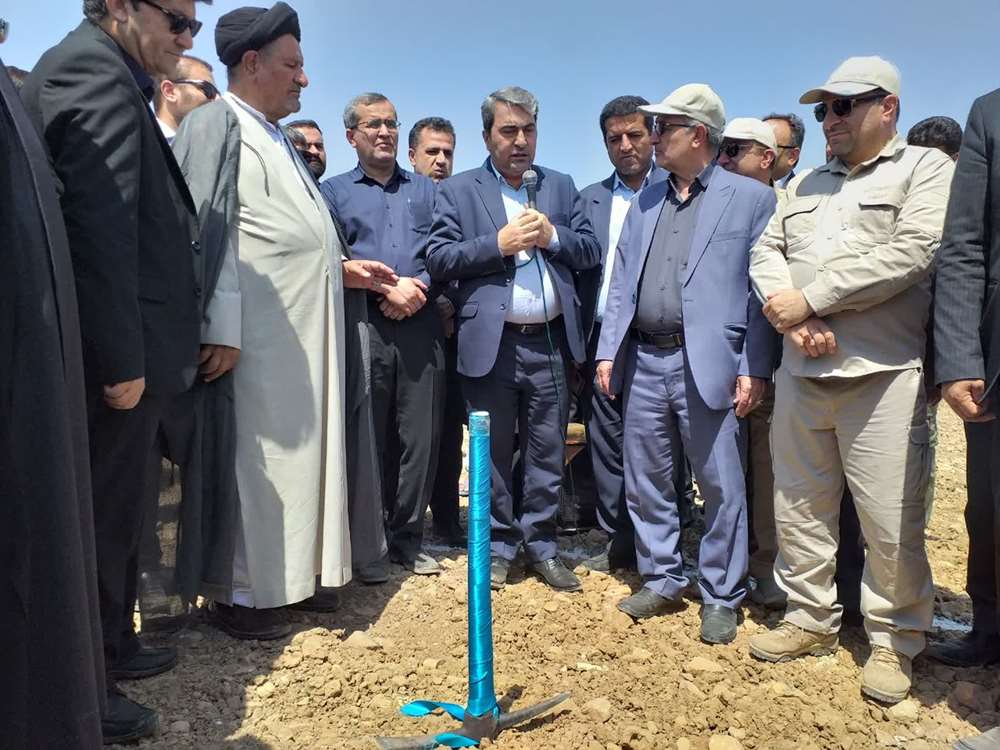با حضور استاندار؛  کلنگ احداث یک گلخانه در روستای راک شهرستان کهگیلویه بر زمین زده شد